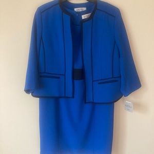 Kasper suit dress suit pretty blue